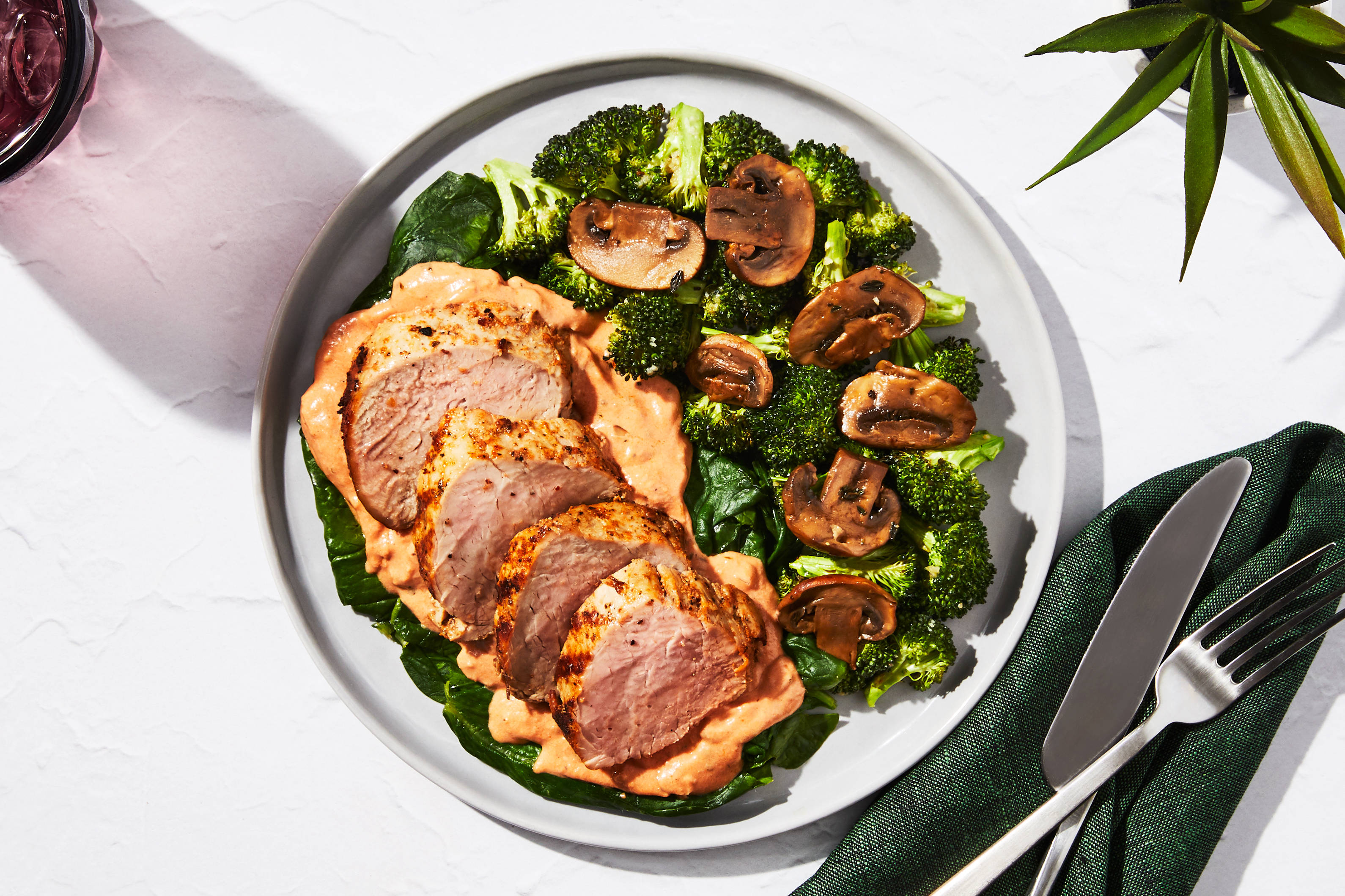 【tomato】TENDERLOIN ２点 Creamy Tomato Pork Tenderloin with Wilted Spinach, Broccoli